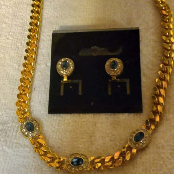 Not new,vintage gold chain necklace with rhinestones& glass center clip earring - Picture 4 of 4